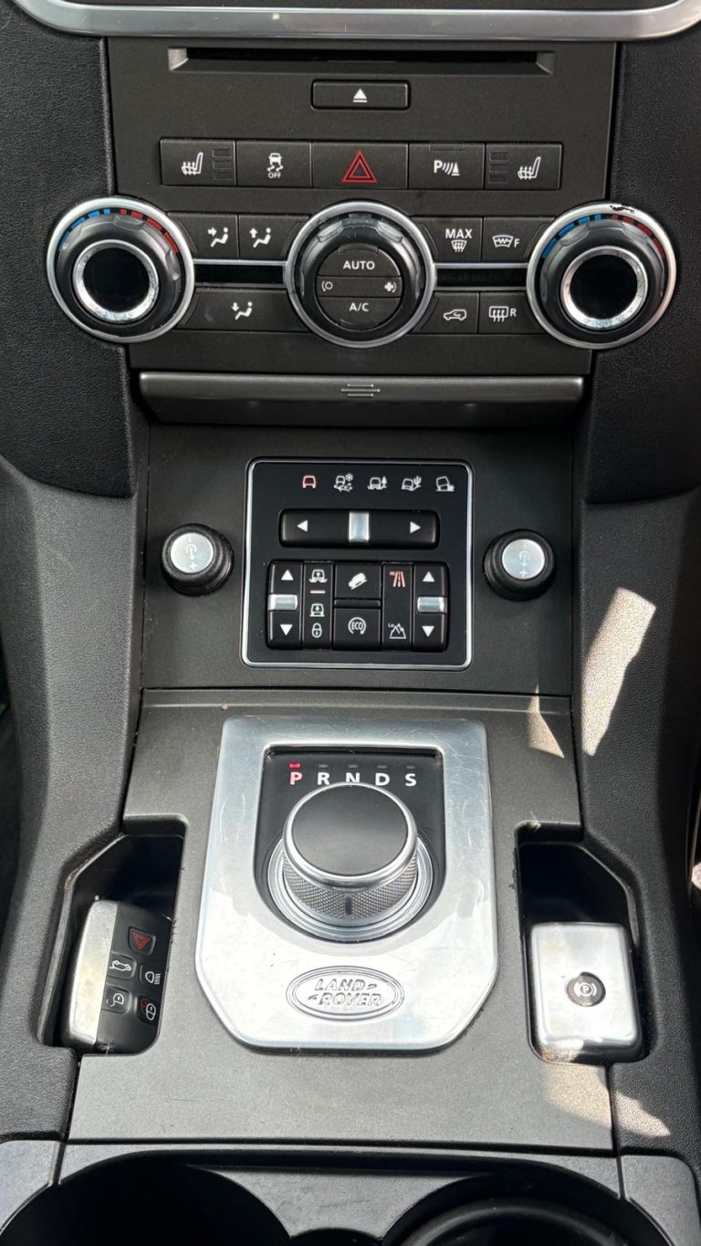 LAND ROVER DISCOVERY 3.0 SDV6 HSE – 5 DOOR AUTOMATIC
