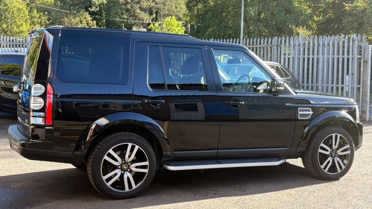 LAND ROVER DISCOVERY 3.0 SDV6 HSE – 5 DOOR AUTOMATIC