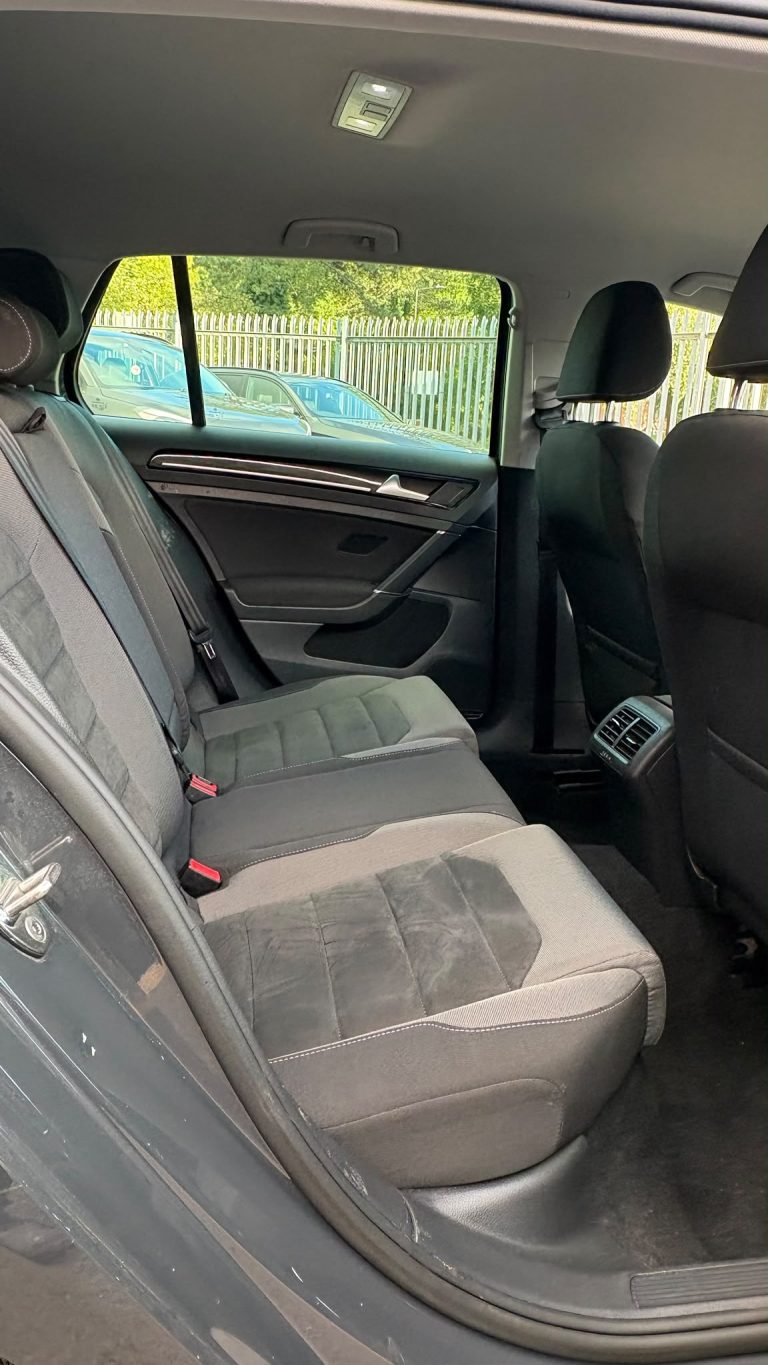 VOLKSWAGEN GOLF 1.6 TDI GT 5dr DSG